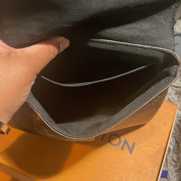 Authentic Louis Vuitton locky BB - Picture 4 of 8